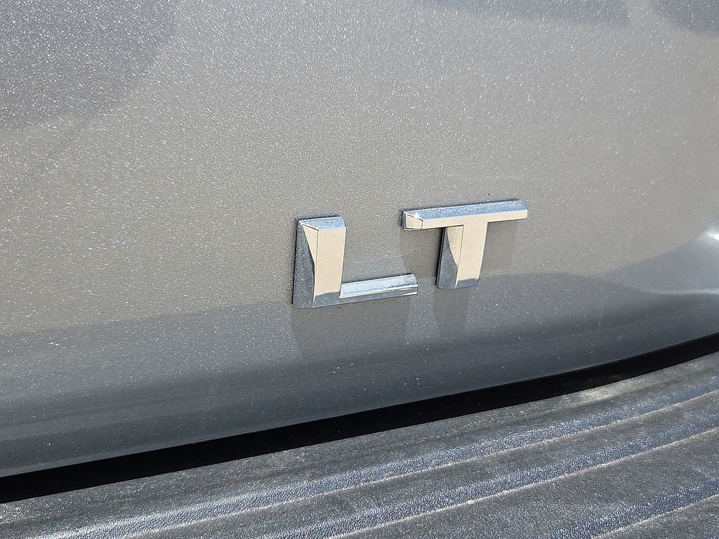 2025 Chevrolet Suburban LT