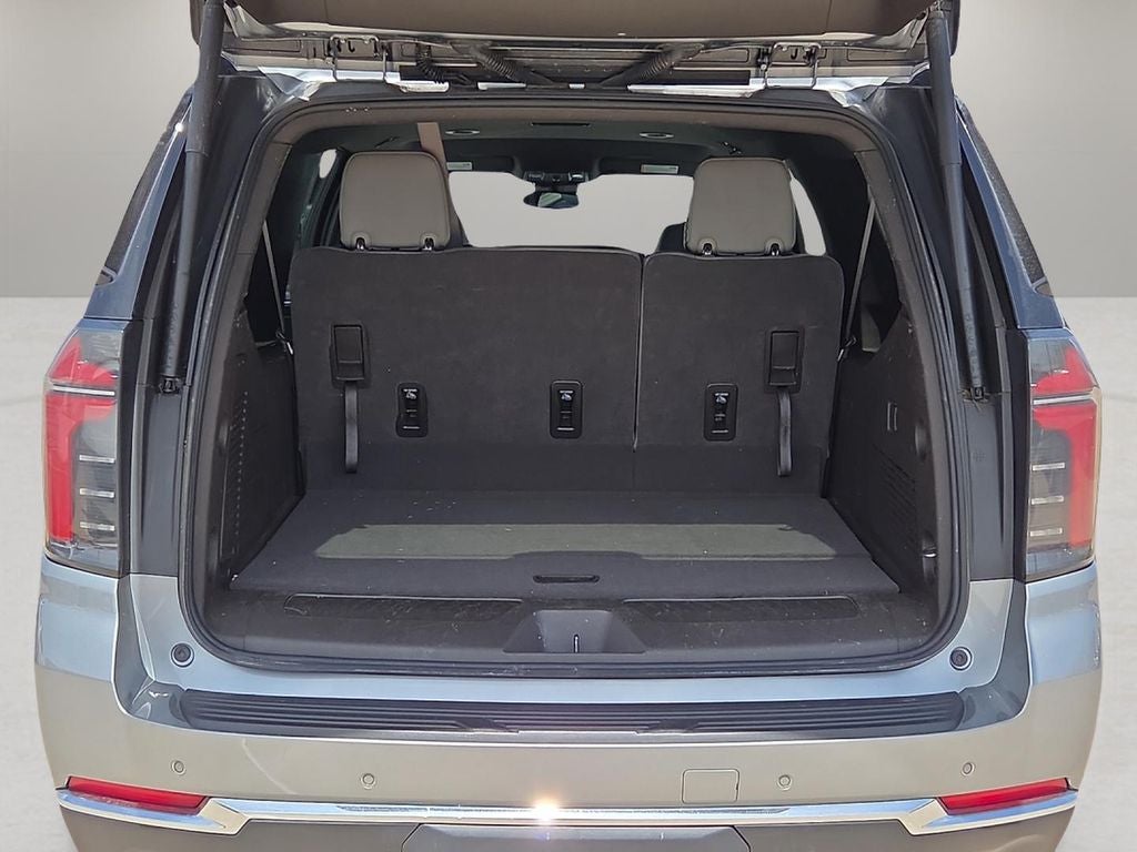 2025 Chevrolet Suburban LT