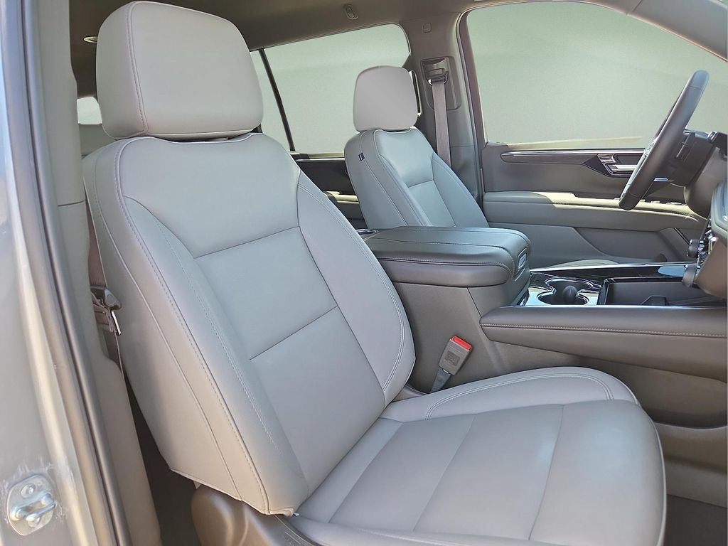 2025 Chevrolet Suburban LT