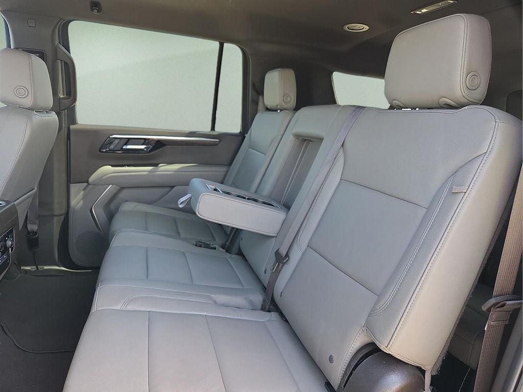 2025 Chevrolet Suburban LT