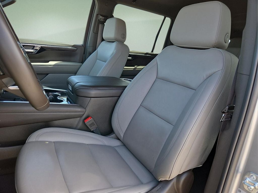 2025 Chevrolet Suburban LT