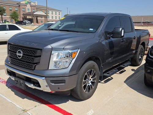 2023 Nissan Titan SV