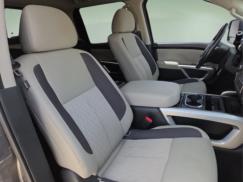 2023 Nissan Titan SV