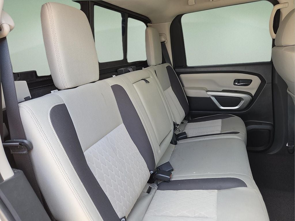 2023 Nissan Titan SV