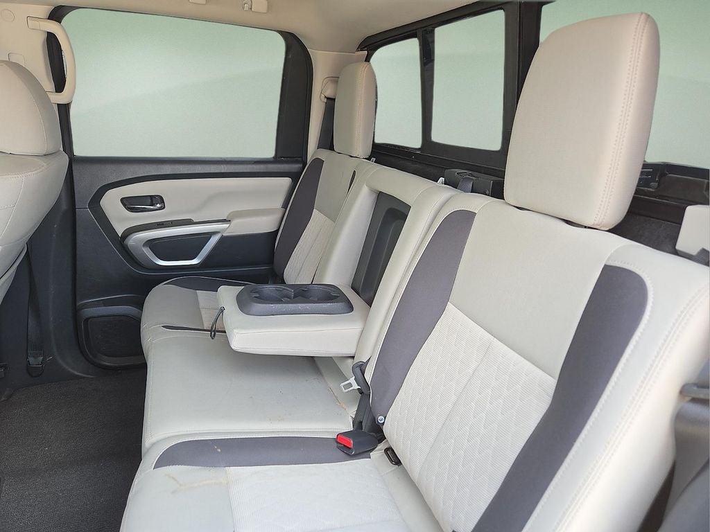 2023 Nissan Titan SV