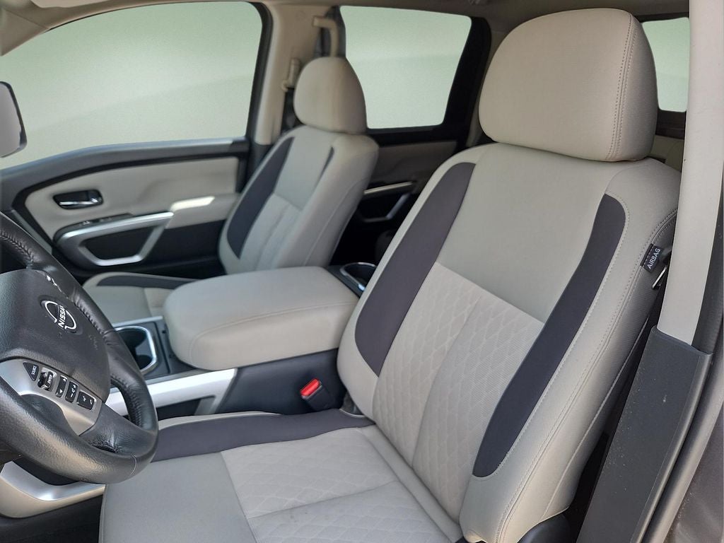 2023 Nissan Titan SV