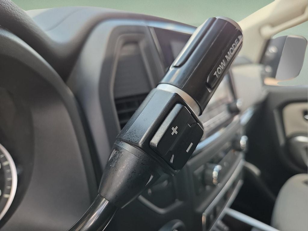 2023 Nissan Titan SV