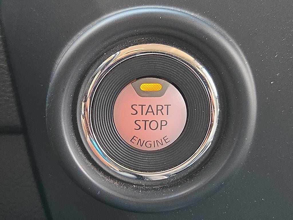2023 Nissan Titan SV