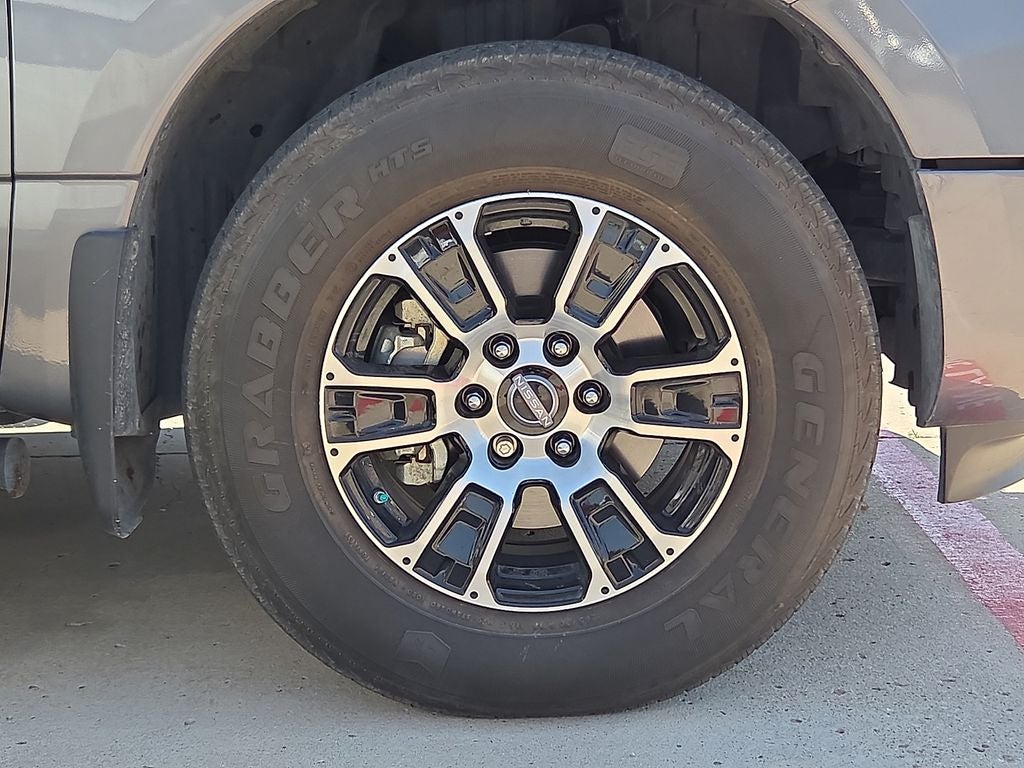 2023 Nissan Titan SV