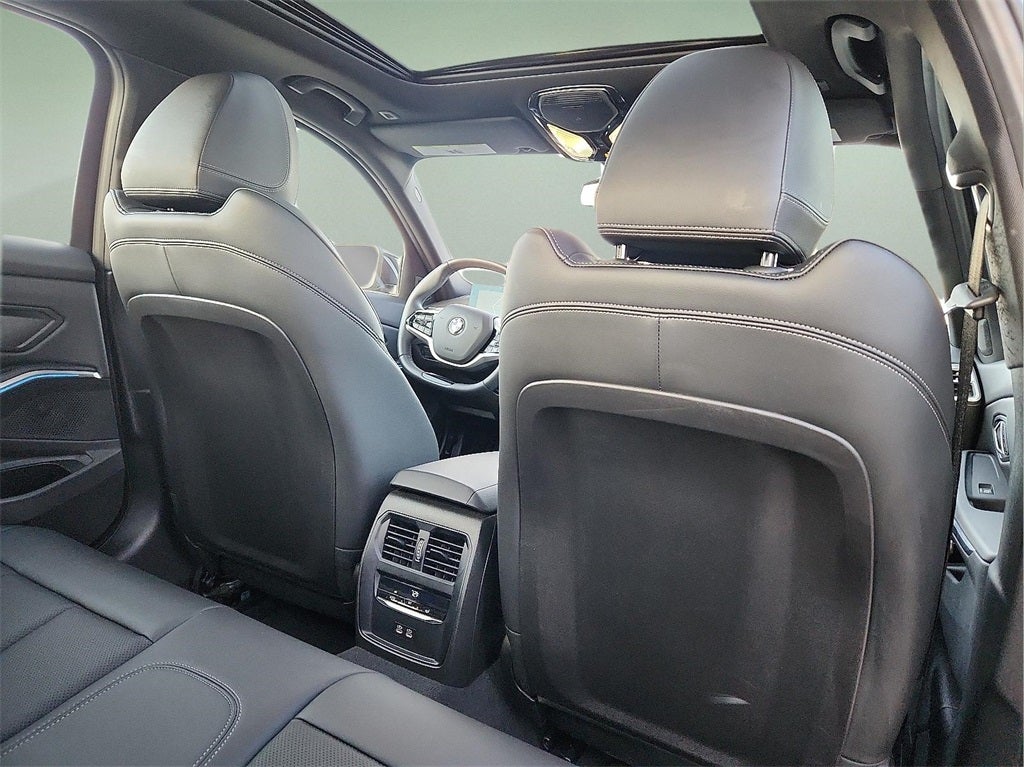 2025 BMW 3 Series 330i