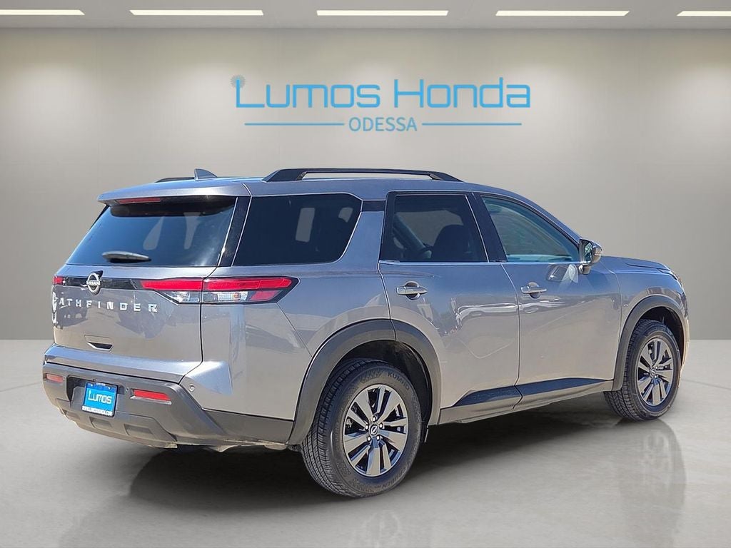 2025 Nissan Pathfinder SV