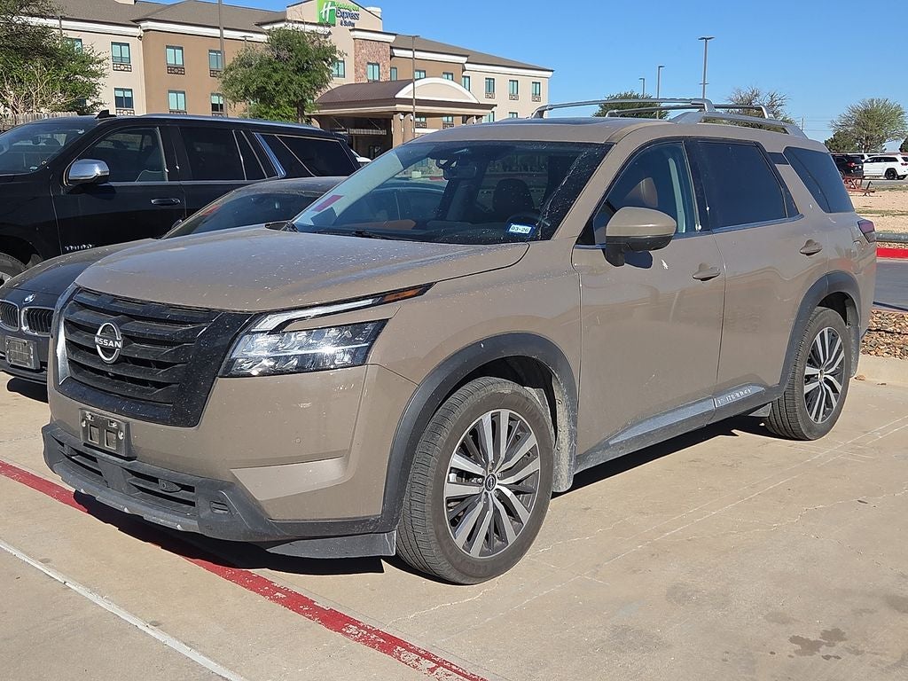 2023 Nissan Pathfinder Platinum