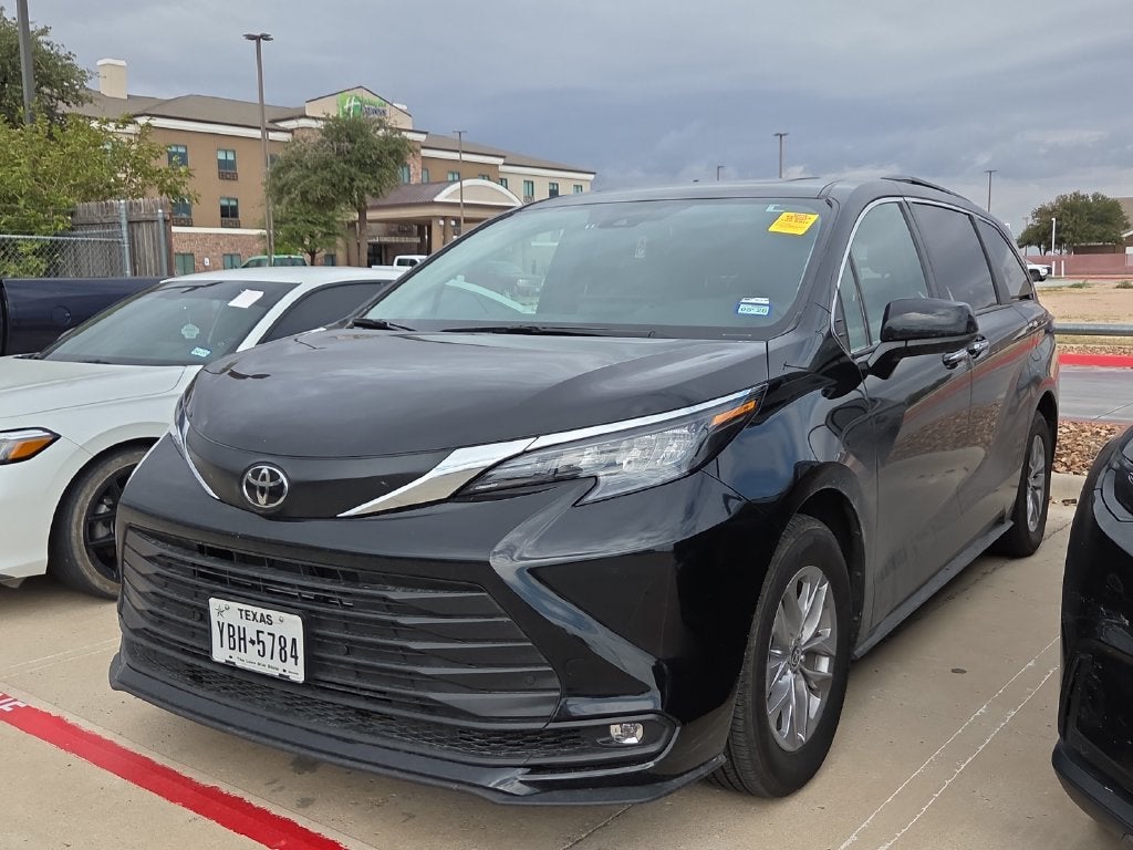 2026 Toyota Sienna XLE 8 Passenger
