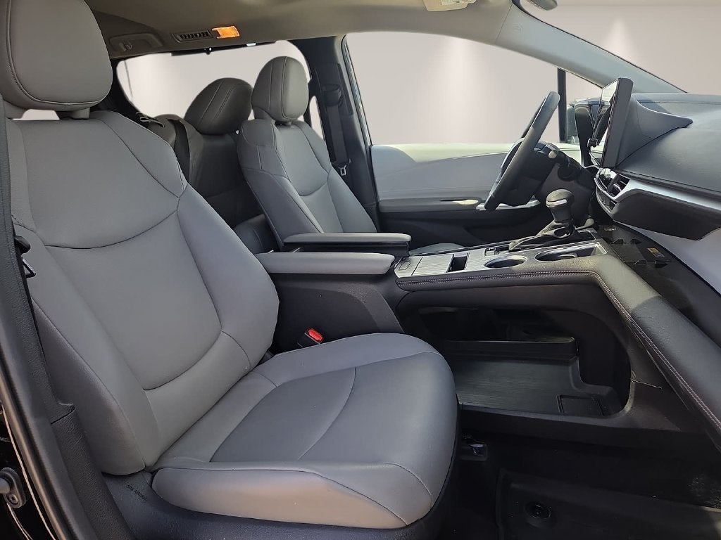 2026 Toyota Sienna XLE 8 Passenger
