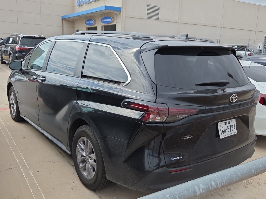 2026 Toyota Sienna XLE 8 Passenger