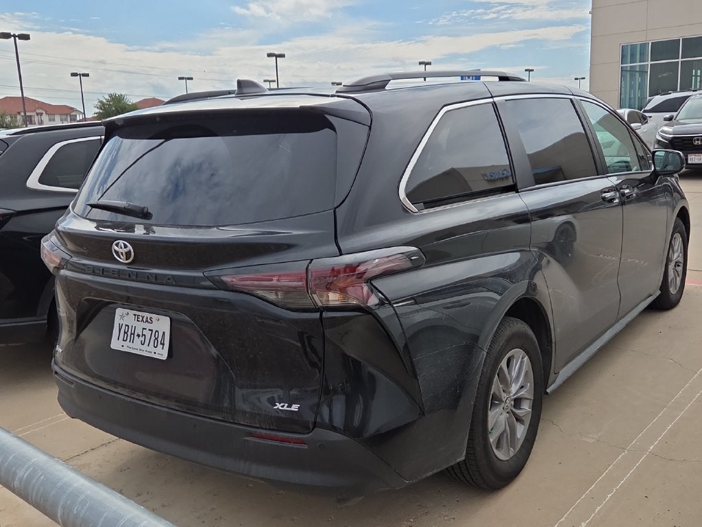 2026 Toyota Sienna XLE 8 Passenger