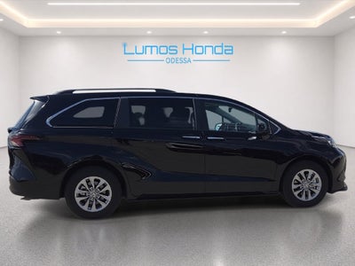 2026 Toyota Sienna XLE 8 Passenger