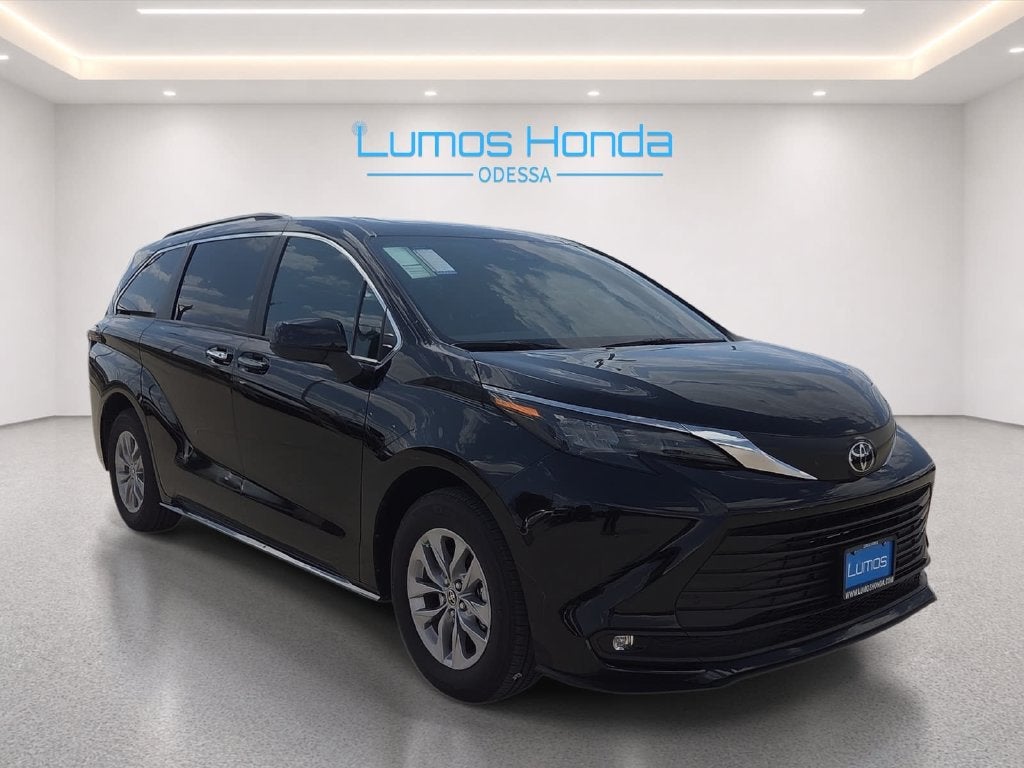 2026 Toyota Sienna XLE 8 Passenger